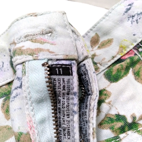 Flip Side Reversible Short Snake Skin Floral 2 in 1 Size 11 Cut-off - Picture 8 of 10